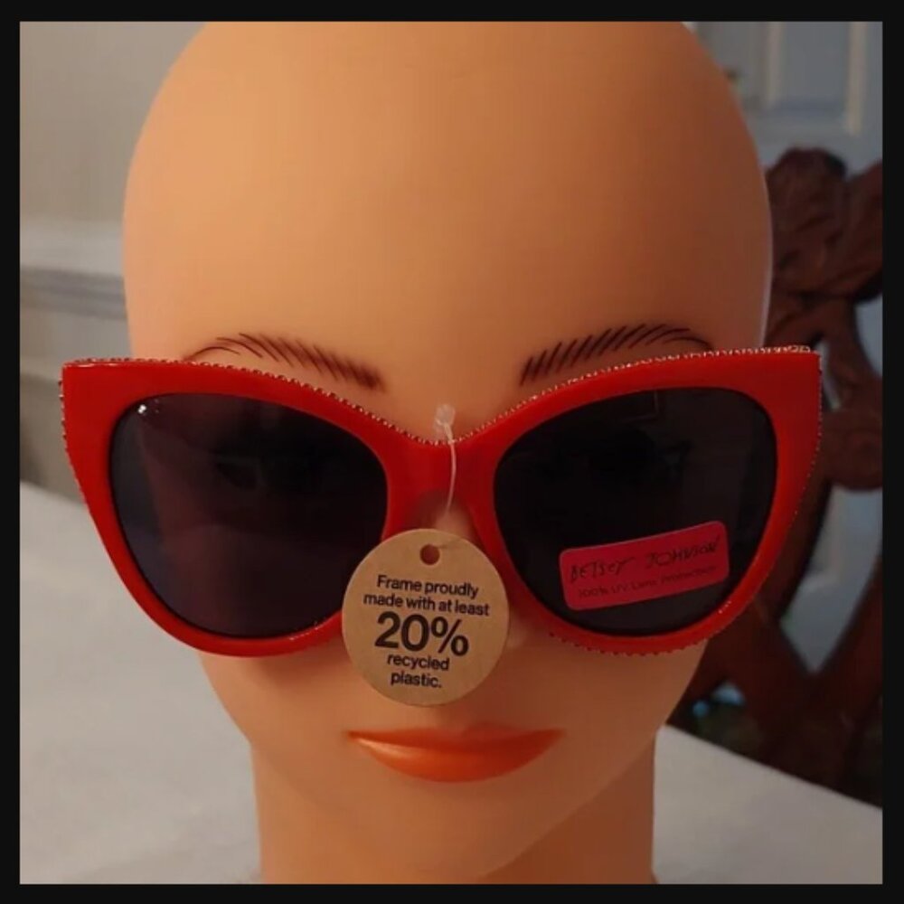 ❣️2/$36 NIP Betsey Johnson Red Bling Rhinestone Rimmed Red Cat Eye Sunglasses - Picture 6 of 9